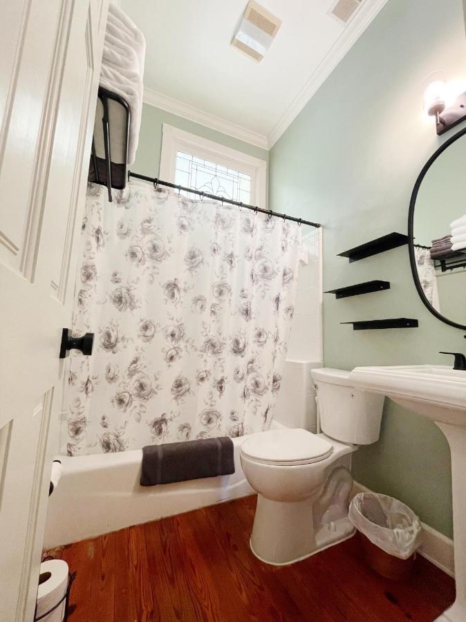 Charming 1885 Parlor Loft Downtown Savannah Stay Exterior photo